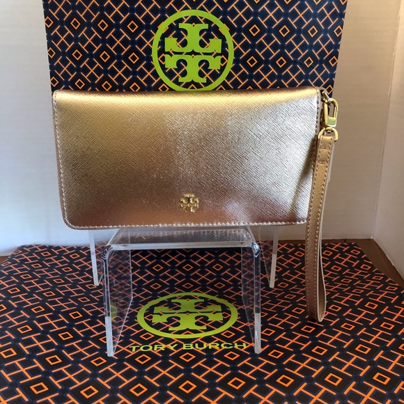 Tory Burch Handbags - ⬇️💵⬇️Tory Burch Emerson Zip Passport  Wallet